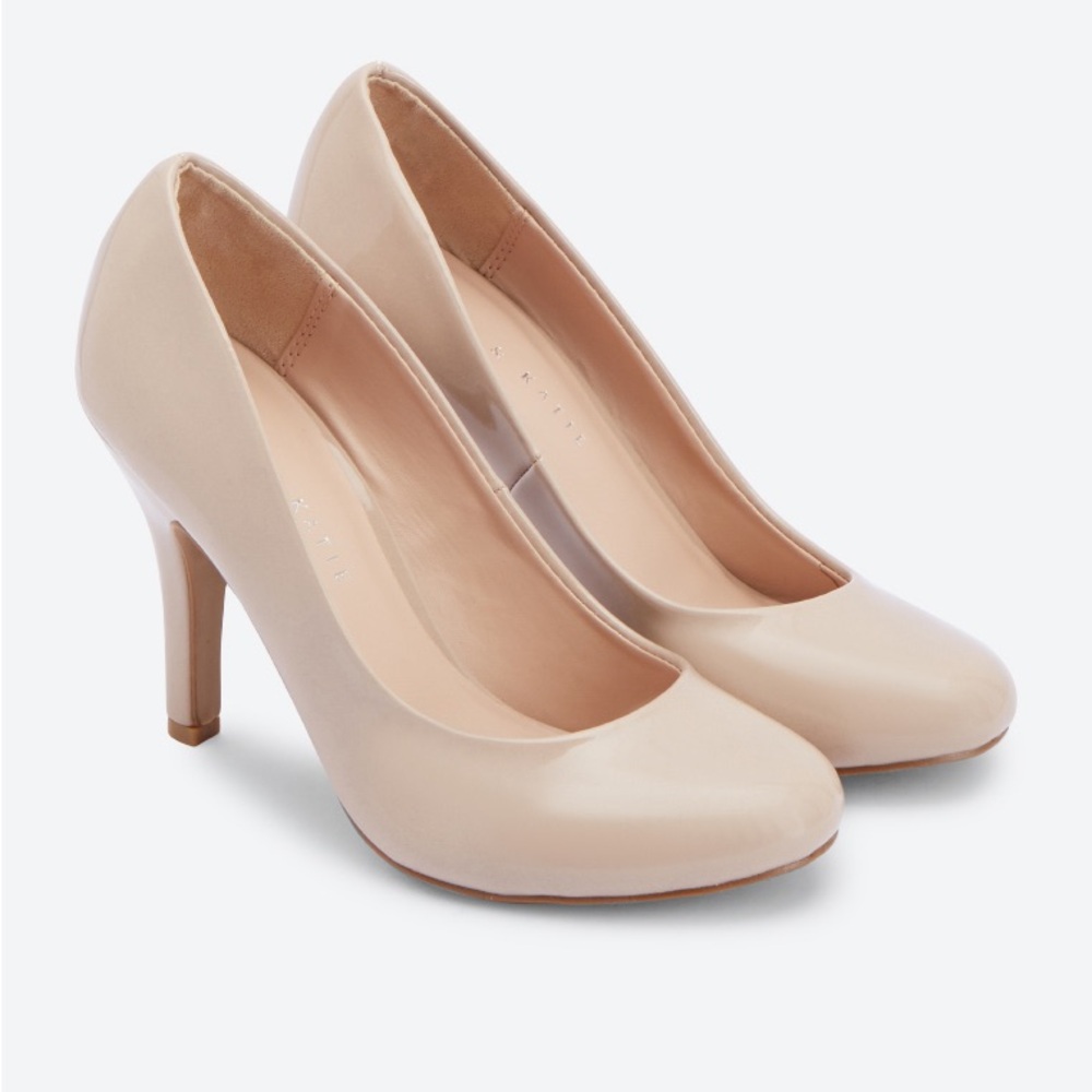 Kelly & Katie Coderno patent nude 4” heel cushioned round toe pumps size 9